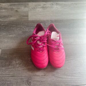 Athletic soccer cleats